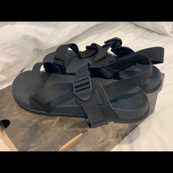 New MEN’S CHACO black SANDALS size 8